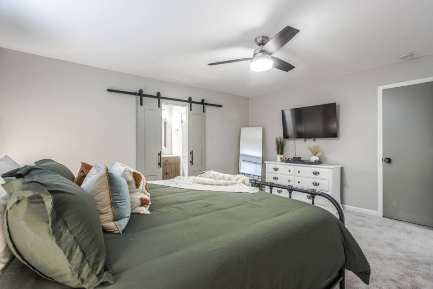 New Hummingbird Haven - Nw Okc, Billiards, Firepit Villa Оклахома Сити Екстериор снимка