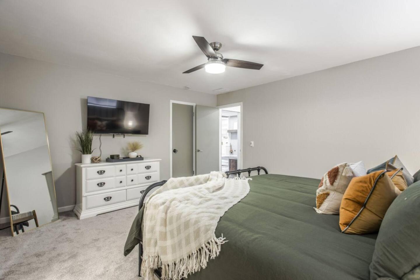 New Hummingbird Haven - Nw Okc, Billiards, Firepit Villa Оклахома Сити Екстериор снимка