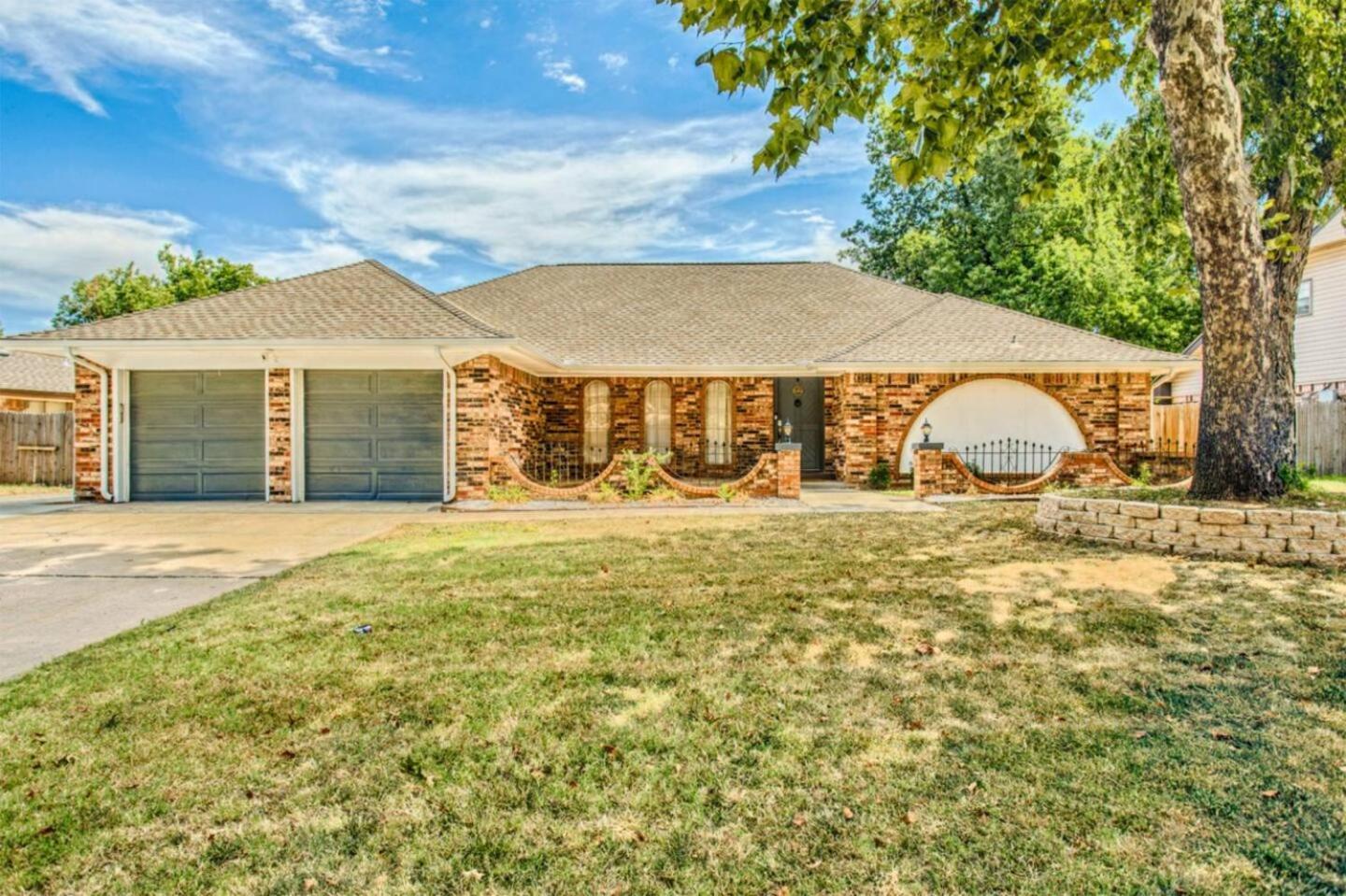 New Hummingbird Haven - Nw Okc, Billiards, Firepit Villa Оклахома Сити Екстериор снимка